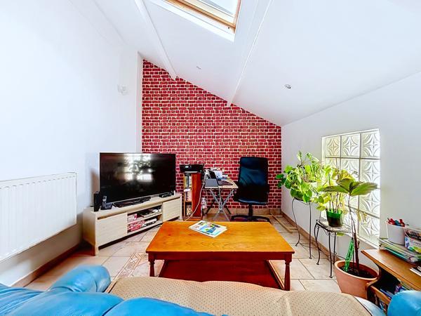 Maison
         5 pièces
        - 109 m² Exclusivité 285 000 € *