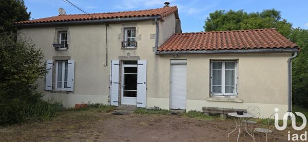Maison de village 6 pièces de 132 m² à Moncoutant (79320)