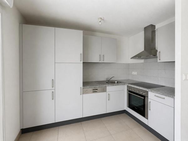 ROSENAU – Très bel appartement 2 pièces de 43 m² avec terrasse de 10 m², cave et 2 places de parking privatives – À proximité immédiate de la Suisse !