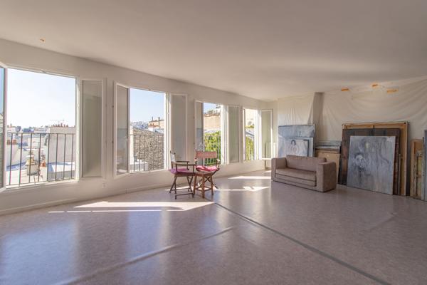 PARIS 18EME - MONTMARTRE - RUE THOLOZE - DERNIER ETAGE ! BALCONNET A TOUTES LES FENETRES ! 885 000 € **  - Référence  6877-NG