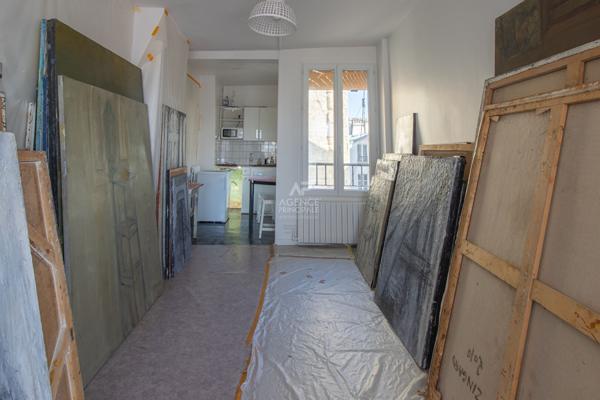 PARIS 18EME - MONTMARTRE - RUE THOLOZE - DERNIER ETAGE ! BALCONNET A TOUTES LES FENETRES ! 885 000 € **  - Référence  6877-NG
