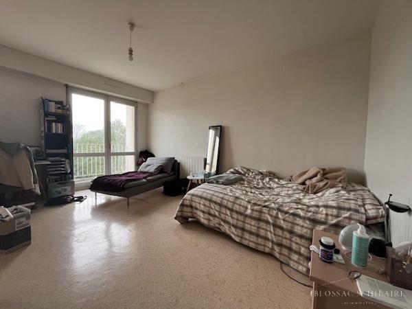 POITIERS, PROCHE DES FACULTES, STUDIO DE 33m² AVEC BALCON