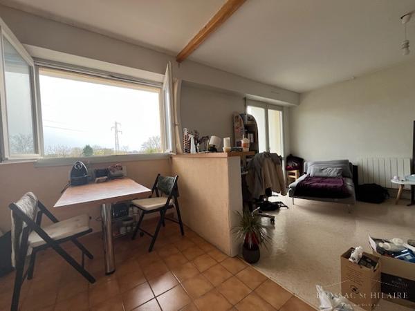 POITIERS, PROCHE DES FACULTES, STUDIO DE 33m² AVEC BALCON
