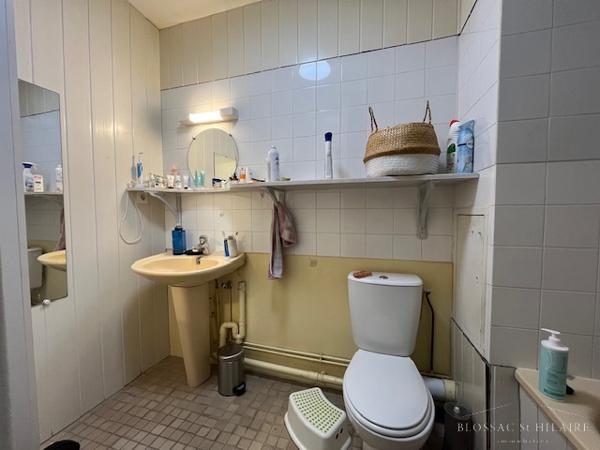 POITIERS, PROCHE DES FACULTES, STUDIO DE 33m² AVEC BALCON