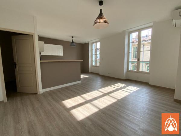 Appartement T1 Bis récent 43 m2 centre-ville Salon de provence Appartement T1 Bis récent 43 m2 centre-ville Salon de provence