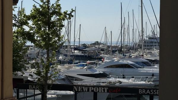 2 pieces joli vue port de Golfe Juan