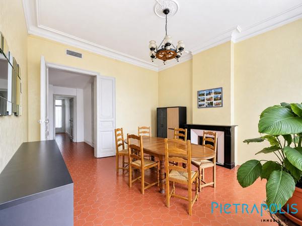 EXCLUSIVITÉ - SÈTE : Quartier Théâtre Molière, Appartement T3/4 105,62 m² Loi Carrez. Grenier. Cave