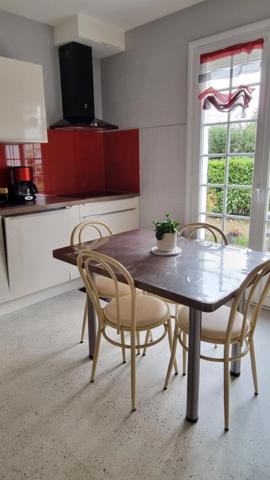 SAINT PANTALEON DE LARCHE - Maison de 3 chambres en excellent etat