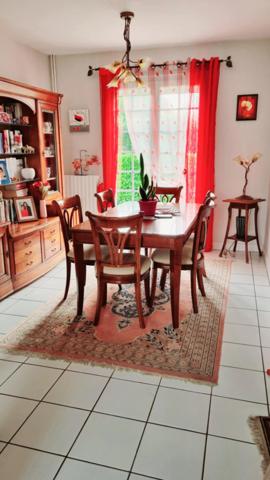 SAINT PANTALEON DE LARCHE - Maison de 3 chambres en excellent etat