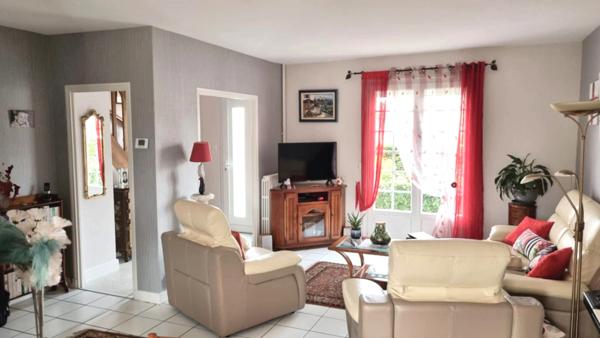 SAINT PANTALEON DE LARCHE - Maison de 3 chambres en excellent etat