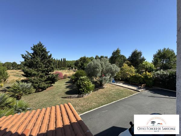 Propriété comprenant une maison principale d'habitation et 3 gites indépendants