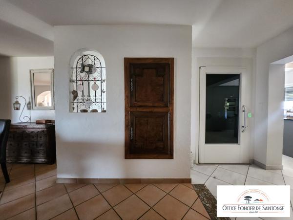 Propriété comprenant une maison principale d'habitation et 3 gites indépendants