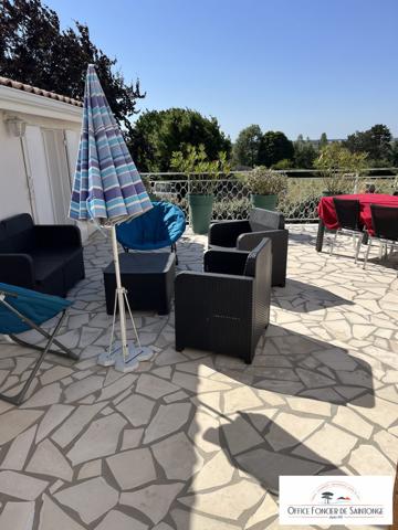 Propriété comprenant une maison principale d'habitation et 3 gites indépendants