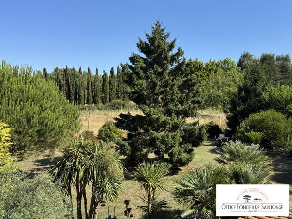 Propriété comprenant une maison principale d'habitation et 3 gites indépendants