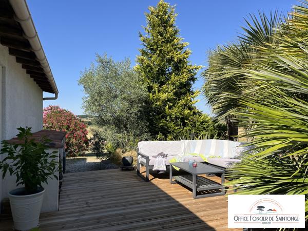 Propriété comprenant une maison principale d'habitation et 3 gites indépendants