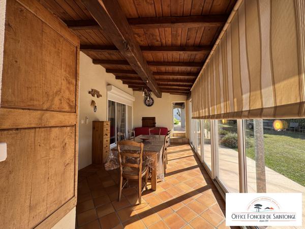 Propriété comprenant une maison principale d'habitation et 3 gites indépendants