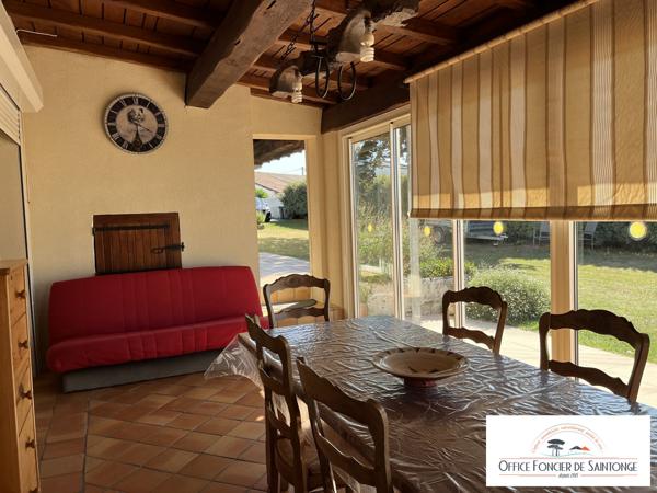 Propriété comprenant une maison principale d'habitation et 3 gites indépendants