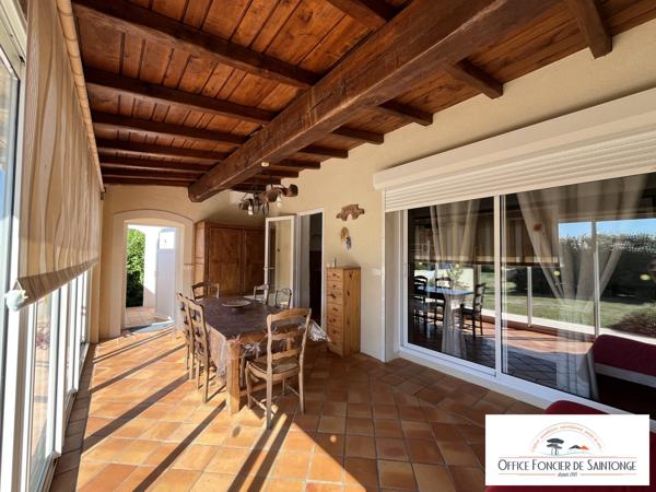 Propriété comprenant une maison principale d'habitation et 3 gites indépendants