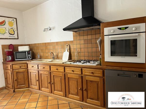 Propriété comprenant une maison principale d'habitation et 3 gites indépendants