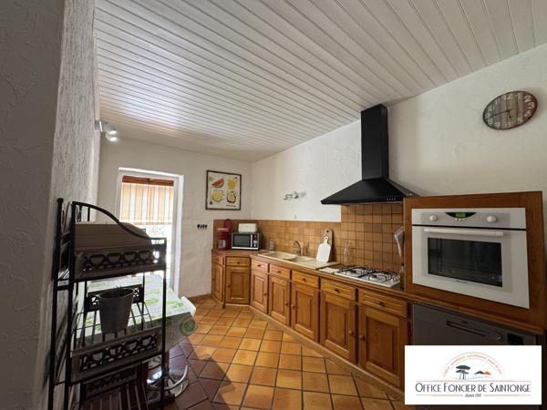 Propriété comprenant une maison principale d'habitation et 3 gites indépendants