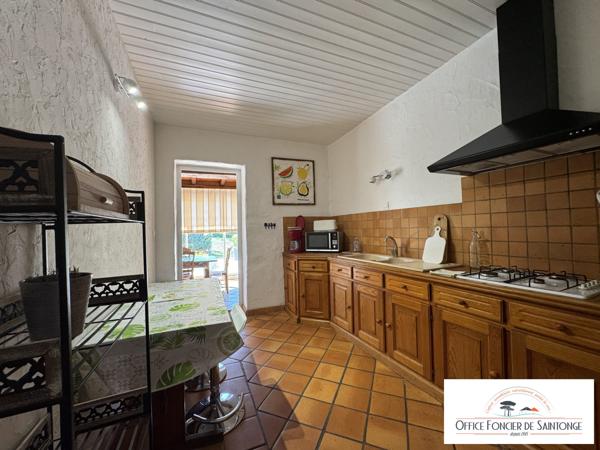 Propriété comprenant une maison principale d'habitation et 3 gites indépendants