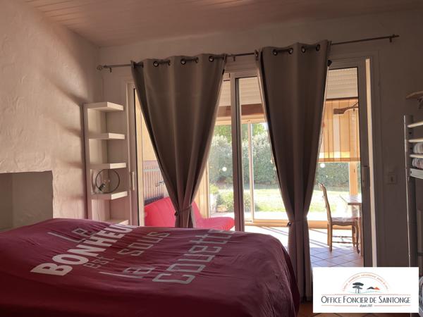 Propriété comprenant une maison principale d'habitation et 3 gites indépendants