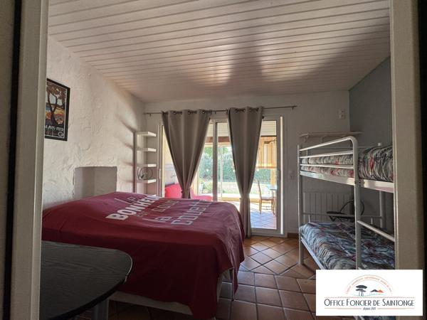 Propriété comprenant une maison principale d'habitation et 3 gites indépendants