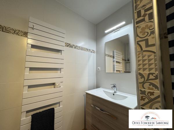 Propriété comprenant une maison principale d'habitation et 3 gites indépendants