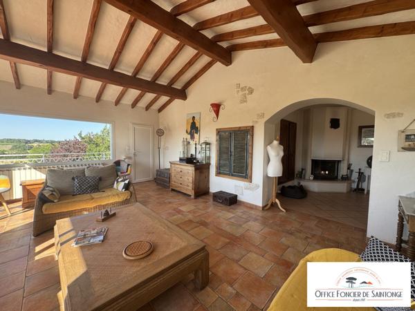 Propriété comprenant une maison principale d'habitation et 3 gites indépendants