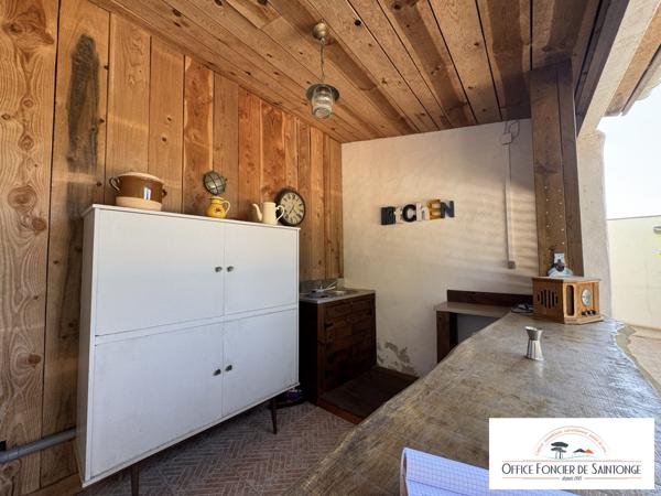 Propriété comprenant une maison principale d'habitation et 3 gites indépendants