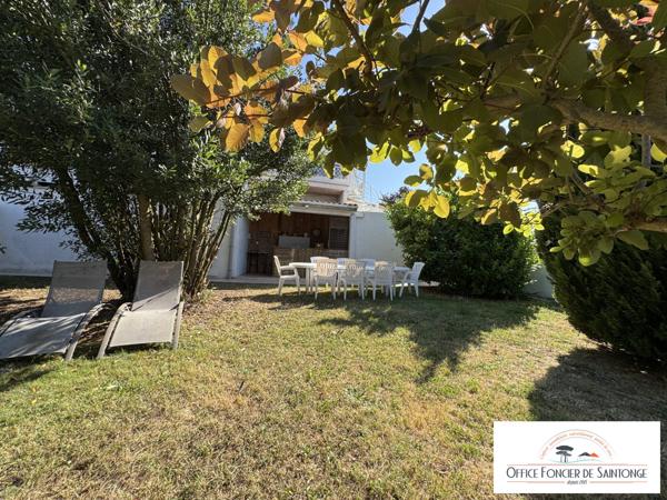 Propriété comprenant une maison principale d'habitation et 3 gites indépendants