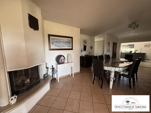 Propriété comprenant une maison principale d'habitation et 3 gites indépendants