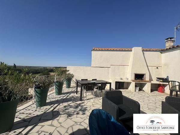 Propriété comprenant une maison principale d'habitation et 3 gites indépendants