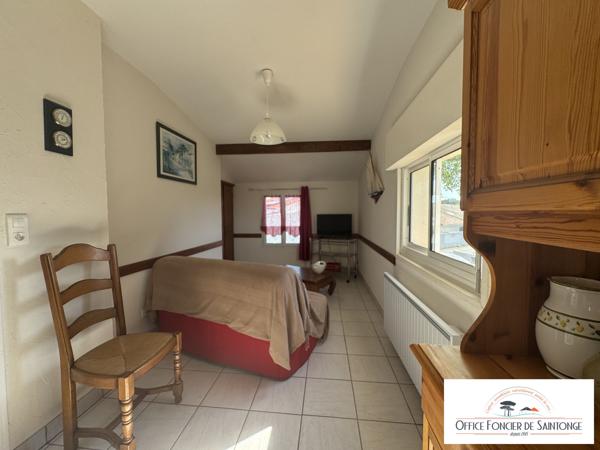 Propriété comprenant une maison principale d'habitation et 3 gites indépendants