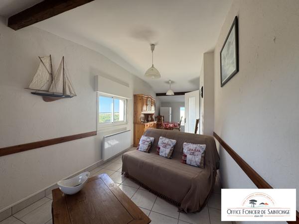 Propriété comprenant une maison principale d'habitation et 3 gites indépendants