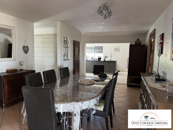 Propriété comprenant une maison principale d'habitation et 3 gites indépendants