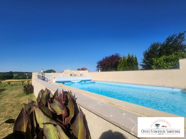 Propriété comprenant une maison principale d'habitation et 3 gites indépendants