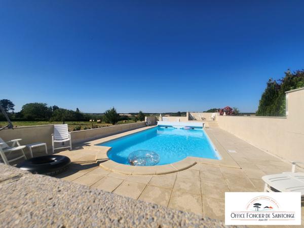 Propriété comprenant une maison principale d'habitation et 3 gites indépendants