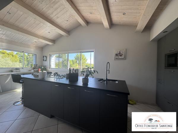 Propriété comprenant une maison principale d'habitation et 3 gites indépendants