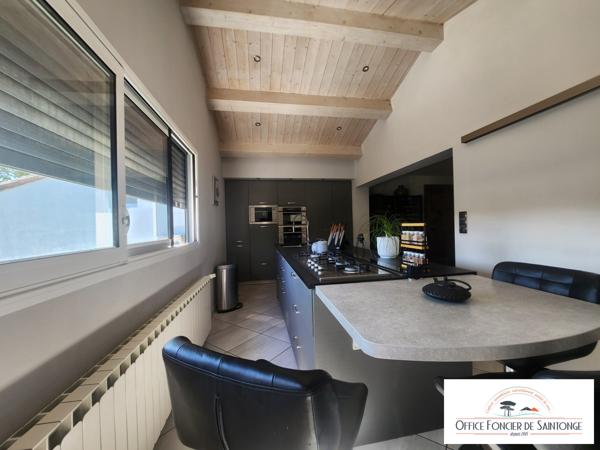 Propriété comprenant une maison principale d'habitation et 3 gites indépendants