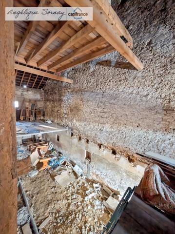 Maison familiale rénovée partiellement avec grange et vastes espaces – Jura BONLIEU