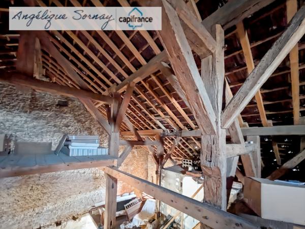 Maison familiale rénovée partiellement avec grange et vastes espaces – Jura BONLIEU