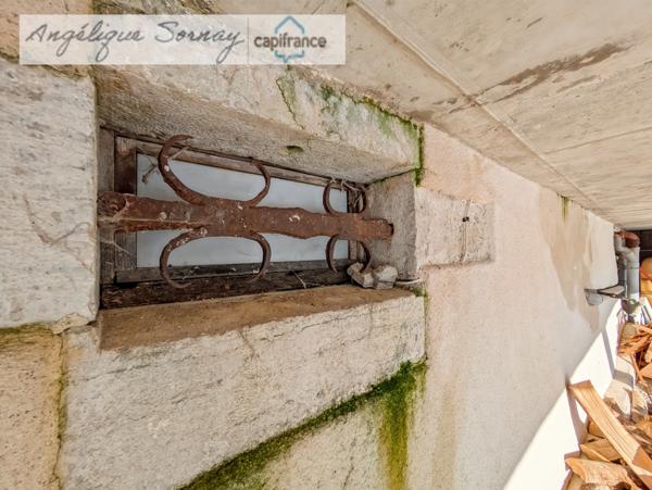 Maison familiale rénovée partiellement avec grange et vastes espaces – Jura BONLIEU