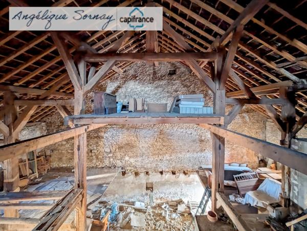 Maison familiale rénovée partiellement avec grange et vastes espaces – Jura BONLIEU