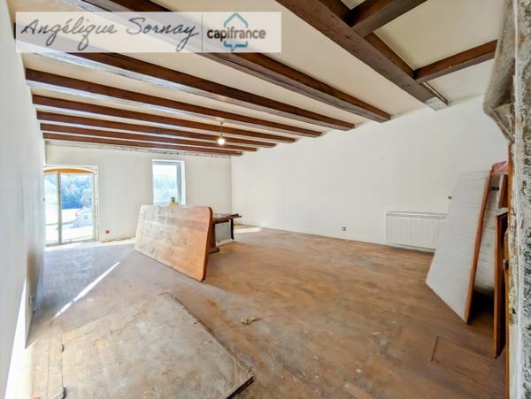 Maison familiale rénovée partiellement avec grange et vastes espaces – Jura BONLIEU