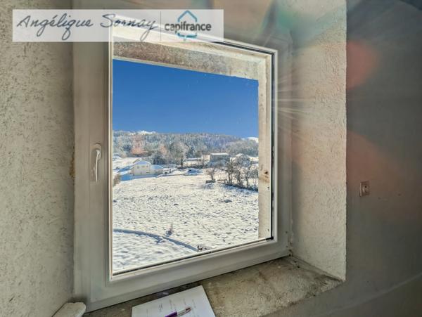 Maison familiale rénovée partiellement avec grange et vastes espaces – Jura BONLIEU