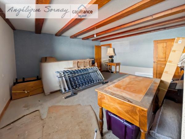 Maison familiale rénovée partiellement avec grange et vastes espaces – Jura BONLIEU