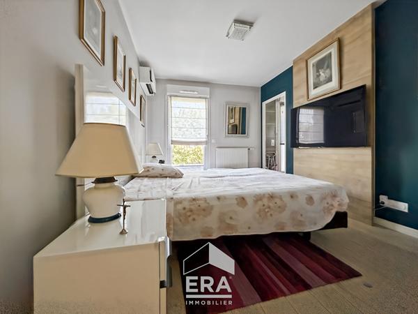 Dernier étage, appartement avec terrasse de 70 m², deux places de parking et cellier.