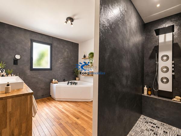 5 MIN D'AIGREFEUILLE D'AUNIS, MAISON 212 M² 6 CHAMBRES PISCINE ET JARDIN Aigrefeuille d aunis