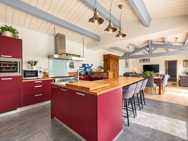 5 MIN D'AIGREFEUILLE D'AUNIS, MAISON 212 M² 6 CHAMBRES PISCINE ET JARDIN Aigrefeuille d aunis